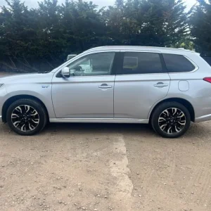 2017 Mitsubishi Outlander PHEV JURO SUV Petrol/Ele Automatic - Image 7