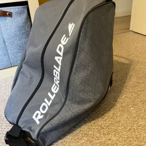 Rollerblade kit: case, in line skates size 8.5 (6UK) and protection gear - Image 3