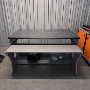 Zoar Production / Tech Desk (workstation - pull out desk)