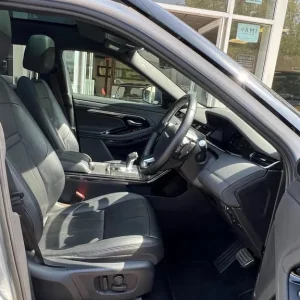 2019 Land Rover Range Rover Evoque 2.0 D180 R-Dynamic SE Auto 4WD Euro 6 (s/s) 5dr ESTATE Diesel ... - Image 4