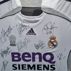 REAL MADRID SIGNED SHIRT - Image 4