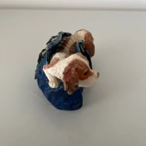 TWO SPANIELS IN DENIM BAG FIGURINE - Image 4