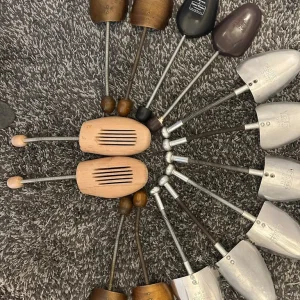 Shoe maker for leather shoes