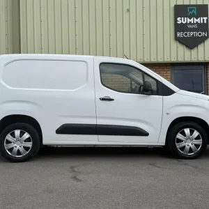 2020 Vauxhall Combo 2300 1.5 Turbo D 100ps H1 Sportive Panel Van Diesel Manual - Image 4