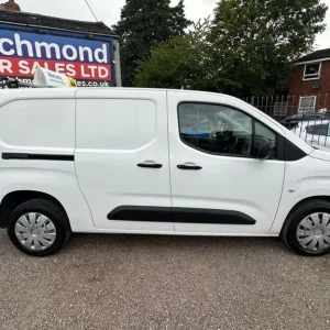 2021 Vauxhall Combo 1.5 Turbo D 2300 Dynamic Panel Van 4dr Diesel Manual L2 H1 Euro 6 (100 ps) PA... - Image 5
