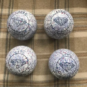 Aero Quantum size 2H WB26 Z grip white with coloured speckle. Diamond motif. Excellent condition.