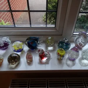 large collection of vintage and modern glass paperweights ranging from £6 to £10 each collectable - Image 4
