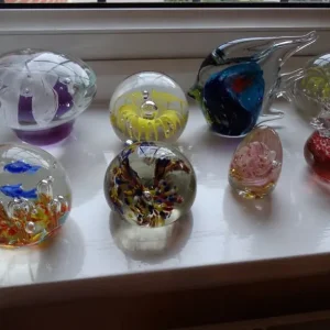 large collection of vintage and modern glass paperweights ranging from £6 to £10 each collectable - Image 5