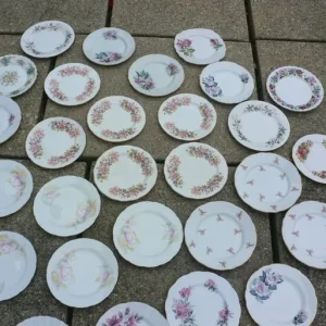 VINTAGE CHINA TEAPLATES IN PINKS X 33 PLATES - Image 2