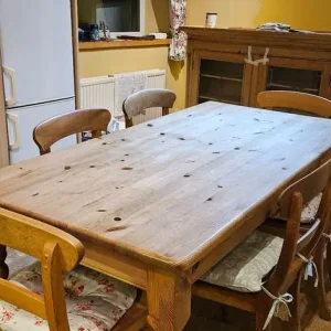 Solid Pine Kitchen / dining tae and 6 pine cjaires - Image 2