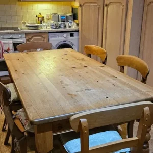 Solid Pine Kitchen / dining tae and 6 pine cjaires - Image 3