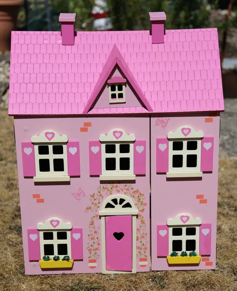 Childs Dolls House
