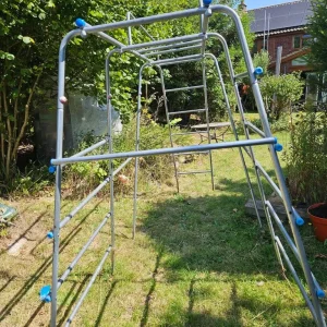 Climbing frame. £10 - Image 2