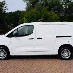 2022 Toyota ProAce 1.5 BlueHDi Icon Long Panel Van LWB Euro 6 (s/s) 5dr PANEL VAN Diesel Manual - Image 2
