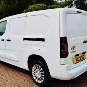 2022 Toyota ProAce 1.5 BlueHDi Icon Long Panel Van LWB Euro 6 (s/s) 5dr PANEL VAN Diesel Manual - Image 4