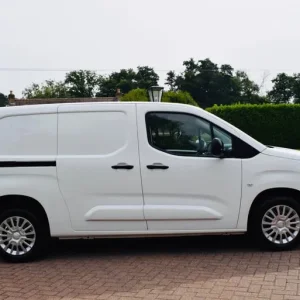 2022 Toyota ProAce 1.5 BlueHDi Icon Long Panel Van LWB Euro 6 (s/s) 5dr PANEL VAN Diesel Manual - Image 8