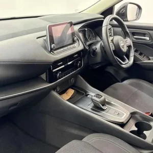 Nissan Qashqai 1.3 DiG-T MH 158 Acenta Premium 5dr Xtronic Petrol - Image 3