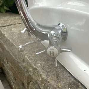 Bathroom basin and taps - Image 2