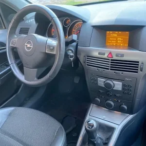 LEFT HAND DRIVE 2006 VAUXHALL ASTRA 1.7 DIESEL [UK PLATES] ECONOMICAL | LHD - Image 2