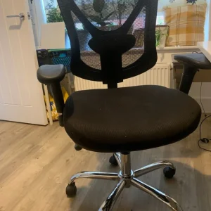 Staples Fully Adjustable Office Chair