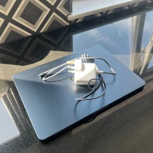 Apple MacBook 2023 - Image 8