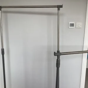 Clothes rails - Image 3