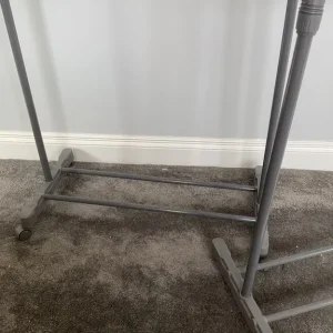 Clothes rails - Image 4
