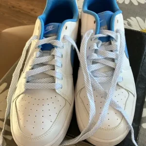 Ladies white and blue trainers - Image 4