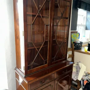 Mohogany shelving cabinet no key - Image 2