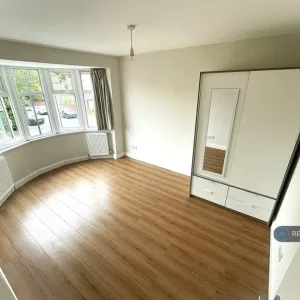 2 bedroom flat in St. Edmunds Road, London, N9 (2 bed) (#2575216) - Image 5