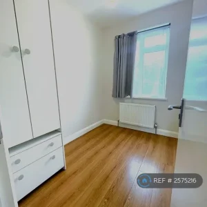 2 bedroom flat in St. Edmunds Road, London, N9 (2 bed) (#2575216) - Image 7