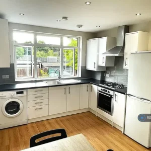 2 bedroom flat in St. Edmunds Road, London, N9 (2 bed) (#2575216)