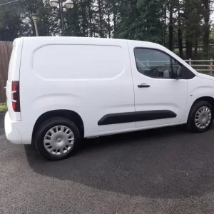 2020 Vauxhall Combo 2300 1.5 Turbo D 100ps H1 Sportive Van PANEL VAN Diesel Manual - Image 2