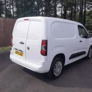 2020 Vauxhall Combo 2300 1.5 Turbo D 100ps H1 Sportive Van PANEL VAN Diesel Manual - Image 3