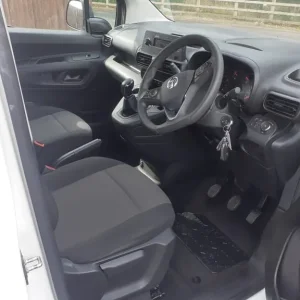 2020 Vauxhall Combo 2300 1.5 Turbo D 100ps H1 Sportive Van PANEL VAN Diesel Manual - Image 4