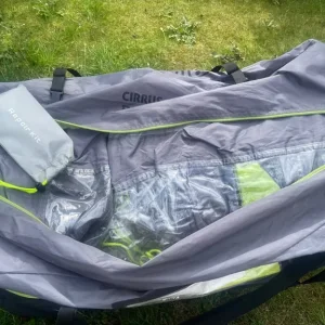 Hi Gear cirrus 4 airtent with additional porch pegs and pump - Image 8