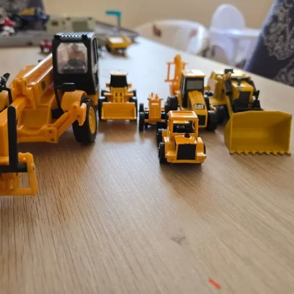 Bundle of construction toys
