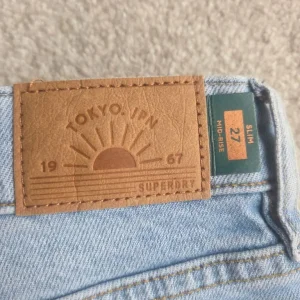 New ladies Superdry denim shorts size 27 waist - Image 4