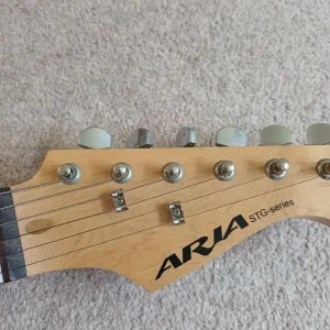 Electric Guitar and Amp - Image 4