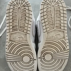 Jordan 1 Mids - Image 4