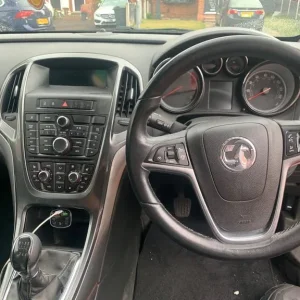 Vauxhall, ASTRA, Hatchback, 2013, Manual, 1956 (cc), 5 doors - Image 4