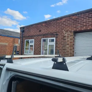 2016 vivaro/ traffic roof bars - Image 4