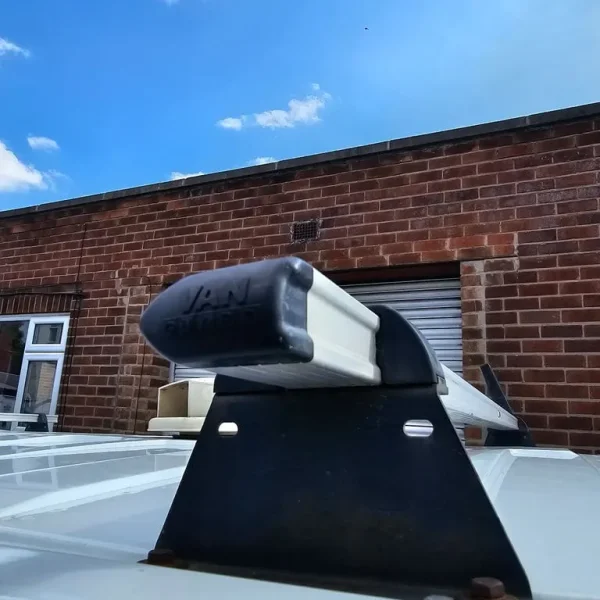 2016 vivaro/ traffic roof bars