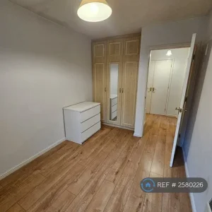 2 bedroom flat in Hurworth Avenue, Slough, SL3 (2 bed) (#2580226) - Image 5