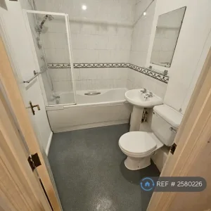 2 bedroom flat in Hurworth Avenue, Slough, SL3 (2 bed) (#2580226) - Image 6