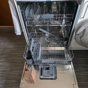 Hisense Integrated Dishwasher - Image 2