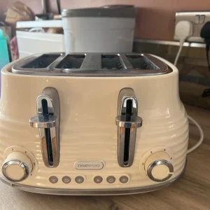 4 slice toaster - Image 4
