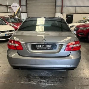 2010 Mercedes-Benz E-Class 3.5 CGI V6 BlueEfficiency Sport Saloon 4dr Petrol G-Tronic Euro 5 (292... - Image 3