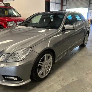 2010 Mercedes-Benz E-Class 3.5 CGI V6 BlueEfficiency Sport Saloon 4dr Petrol G-Tronic Euro 5 (292... - Image 5
