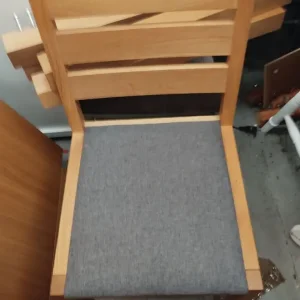 Heavy extending solid wood table and 4 chairs - Image 2